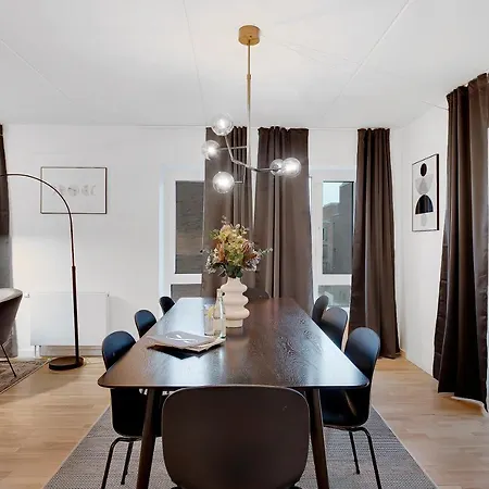 Modern Three-bedroom Next To Royal Arena And Airport * København