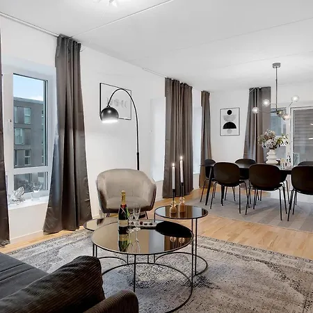 Modern Three-bedroom Next To Royal Arena And Airport *